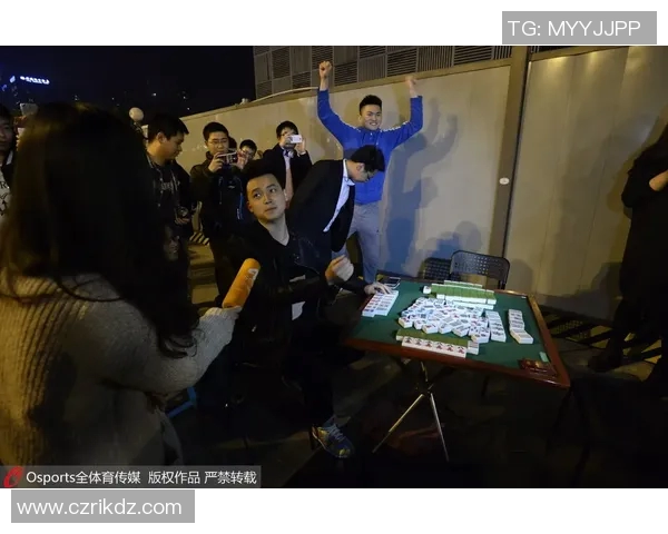 球迷连夜排队抢购球衣，场面堪比演唱会