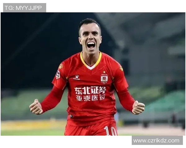 今日足球转会风云揭秘：潜力新星加盟大热门队伍，老将转会引发热议